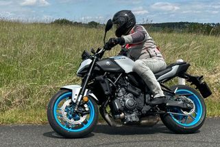 Uškrcená versus otevřená: Jaký je rozdíl mezi motorkou omezenou na A2 do 35 kW a tou s plným výkonem? - Garáž.cz